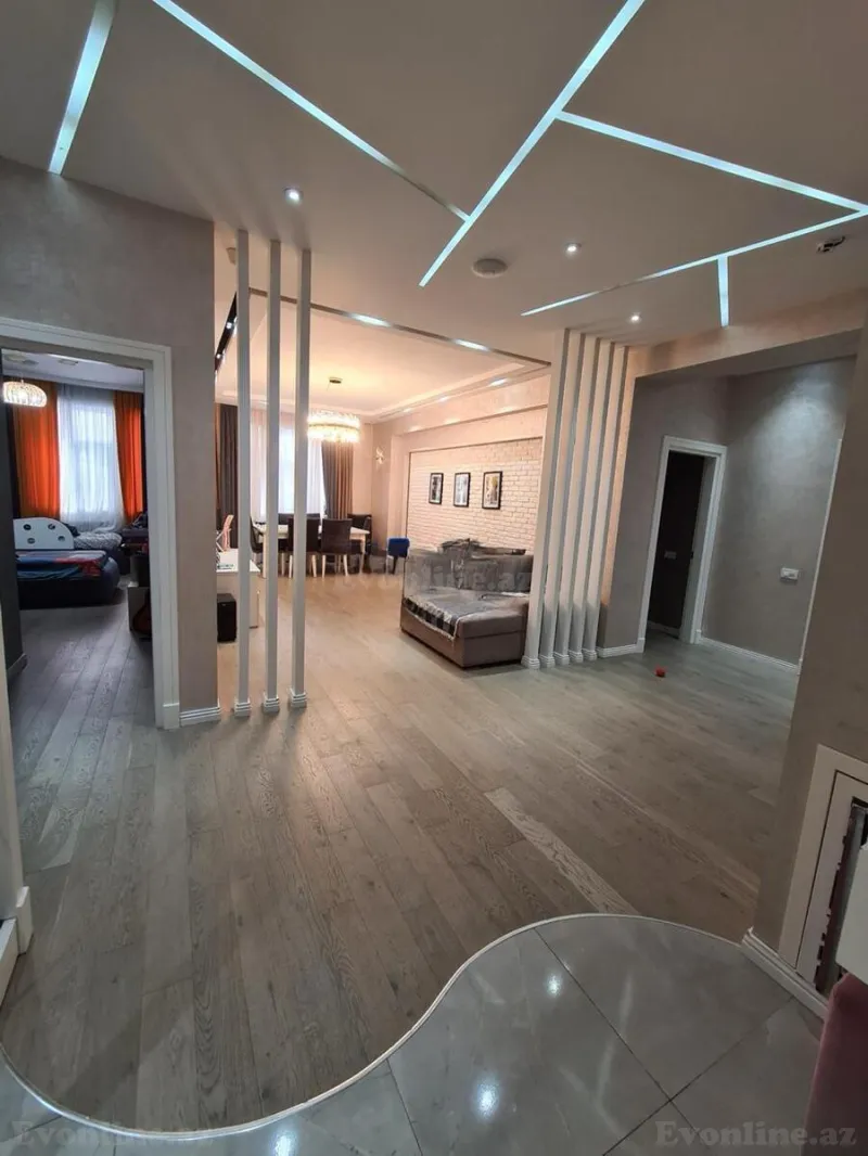 3 otaqlı Mənzil 120 m² Xətai r. Satılır