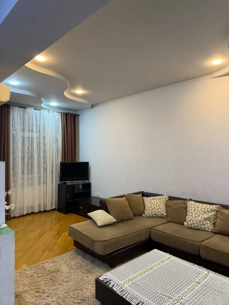 2 otaqlı Mənzil 75 m² Xətai r. Kirayə verilir