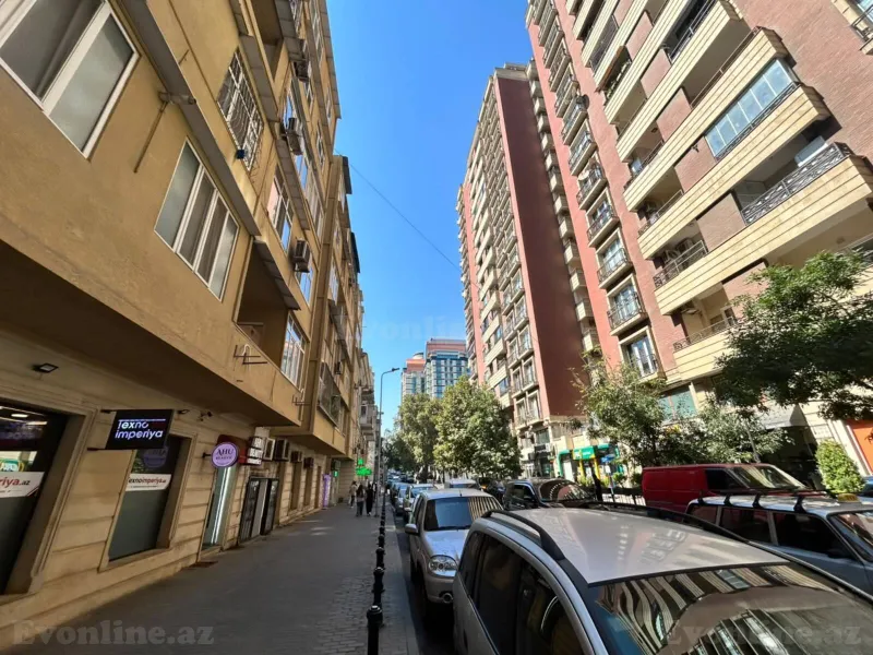 3 otaqlı Mənzil 75 m² 28 May m. Satılır