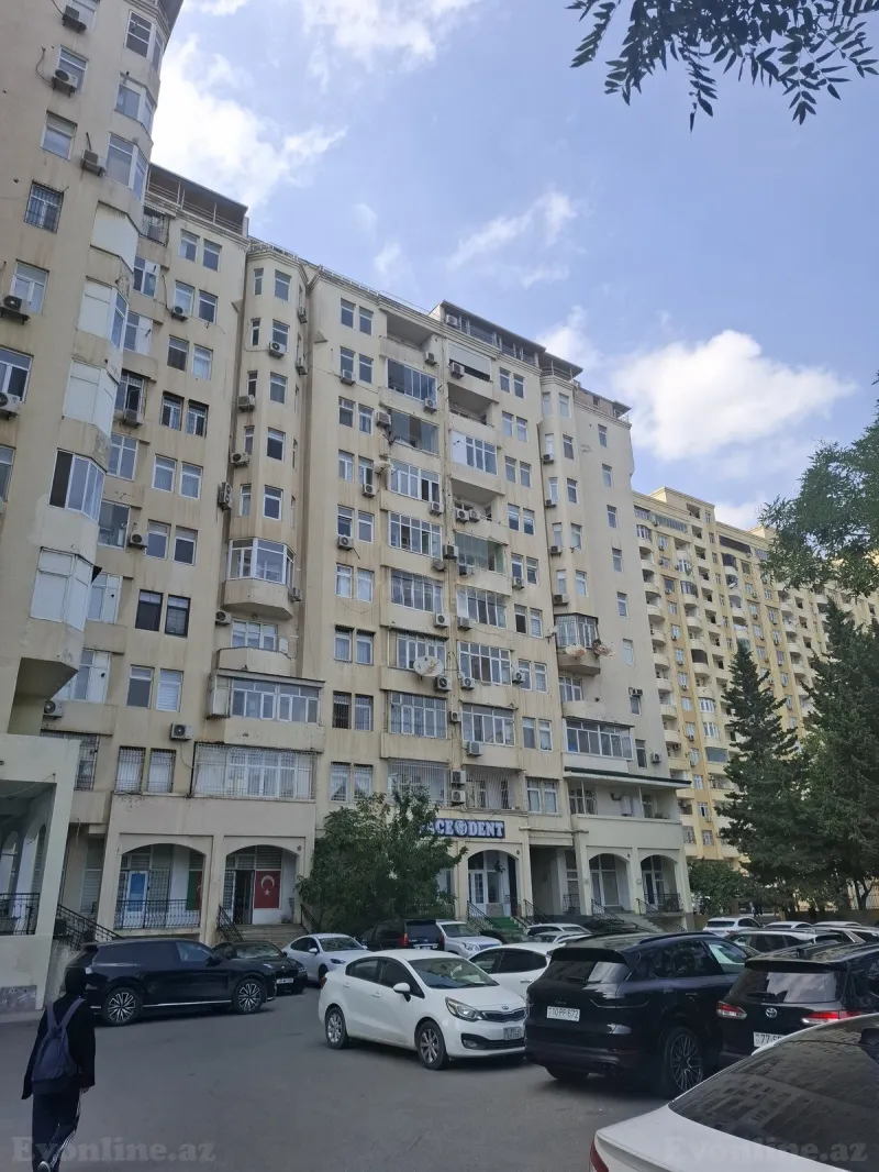 3 otaqlı Mənzil 106 m² 3-cü mikrorayon Satılır
