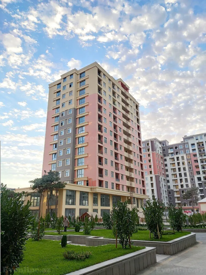 Bakı, Nizami r., Qara Qarayev m.da 2 otaqlı mənzil satılır