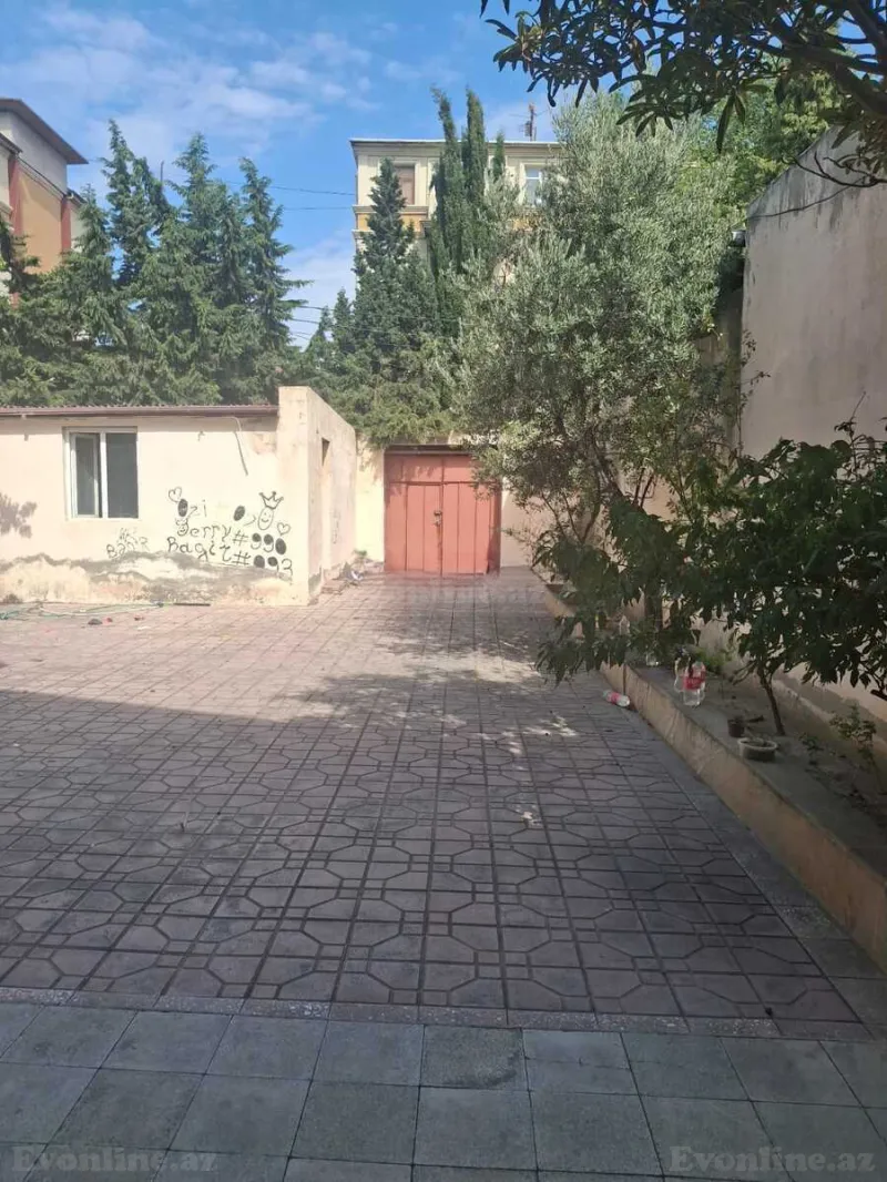 6 otaqlı Həyət evi 300 m² 6-cı mikrorayon Kirayə verilir