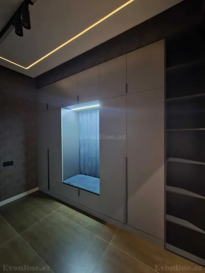 3 otaqlı Mənzil 89 m² 8-ci mikrorayon Satılır