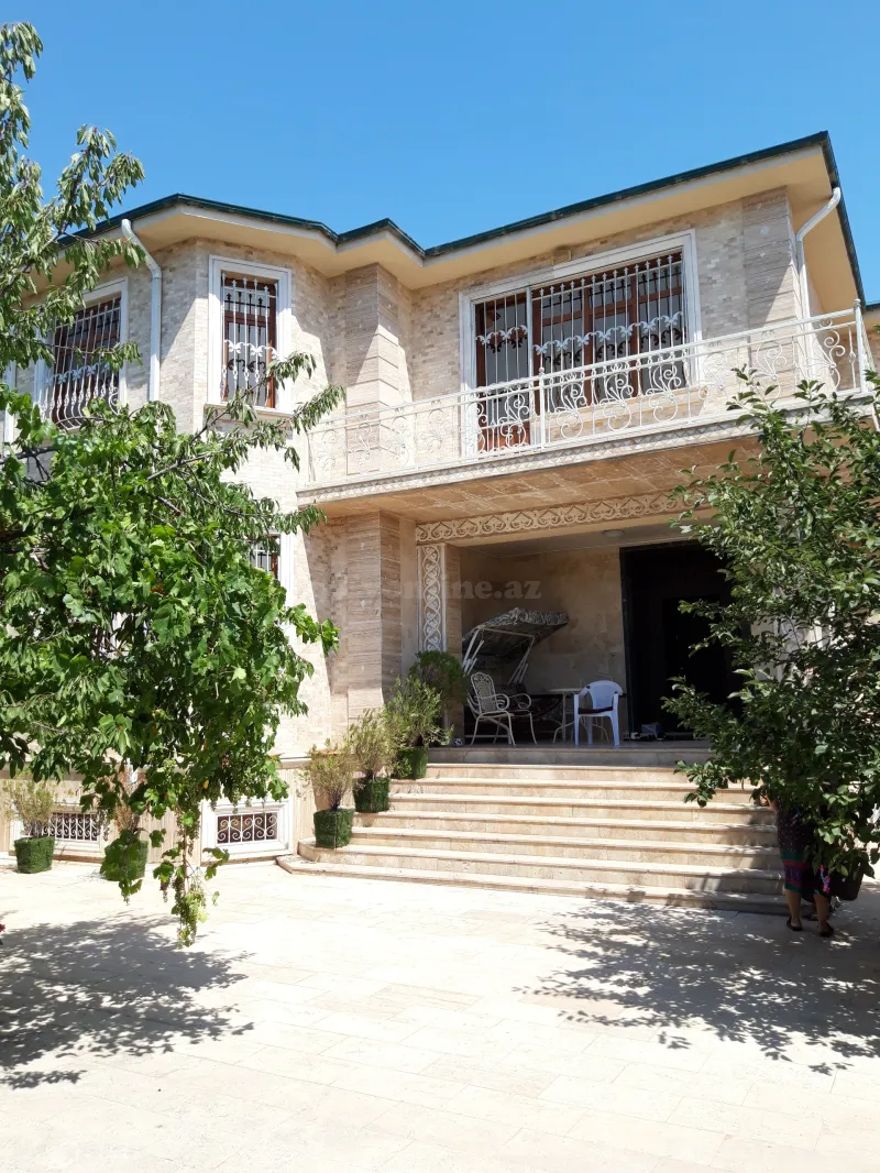 8 otaqlı Həyət evi 388.7 m² Naxçıvan Satılır