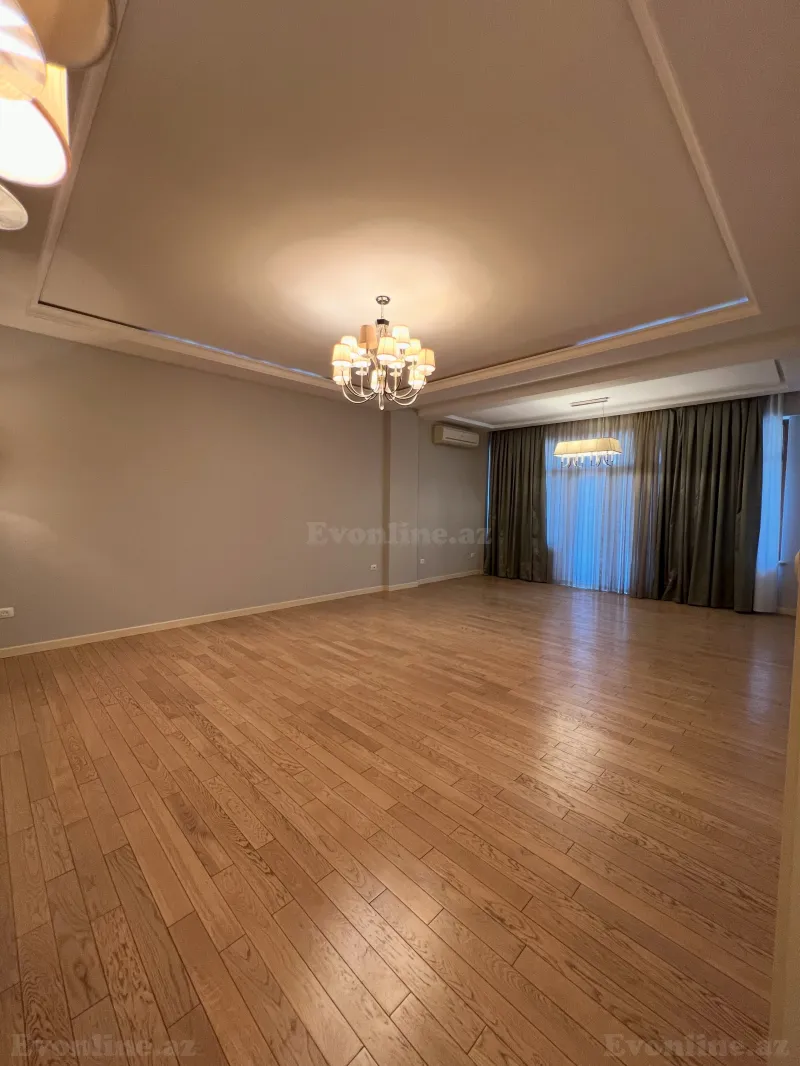 Bakı, Yasamal r., İnşaatçılar m.da 4 otaqlı mənzil satılır