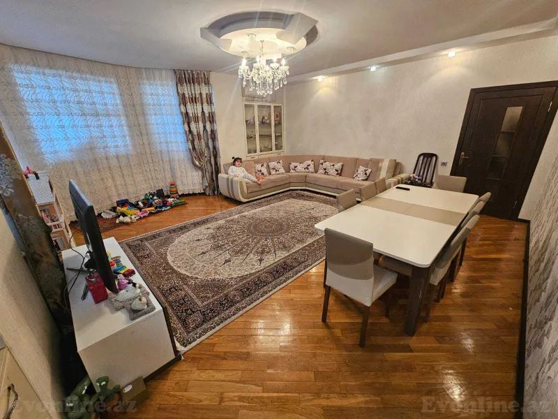 Bakı, Nizami r., Qara Qarayev m., 8-ci kilometrda 2 otaqlı mənzil satılır