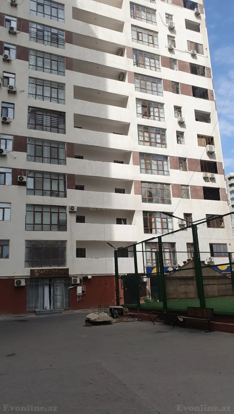 3 otaqlı Mənzil 80 m² İnşaatçılar m. Kirayə verilir