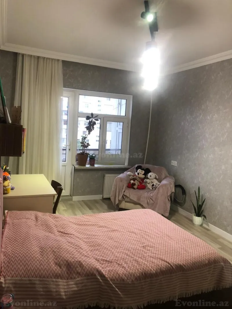 Bakı, Xətai r., Əhmədli m.da 3 otaqlı mənzil satılır