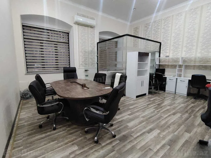 4 otaqlı Ofis 135 m² Səbail r. Kirayə verilir