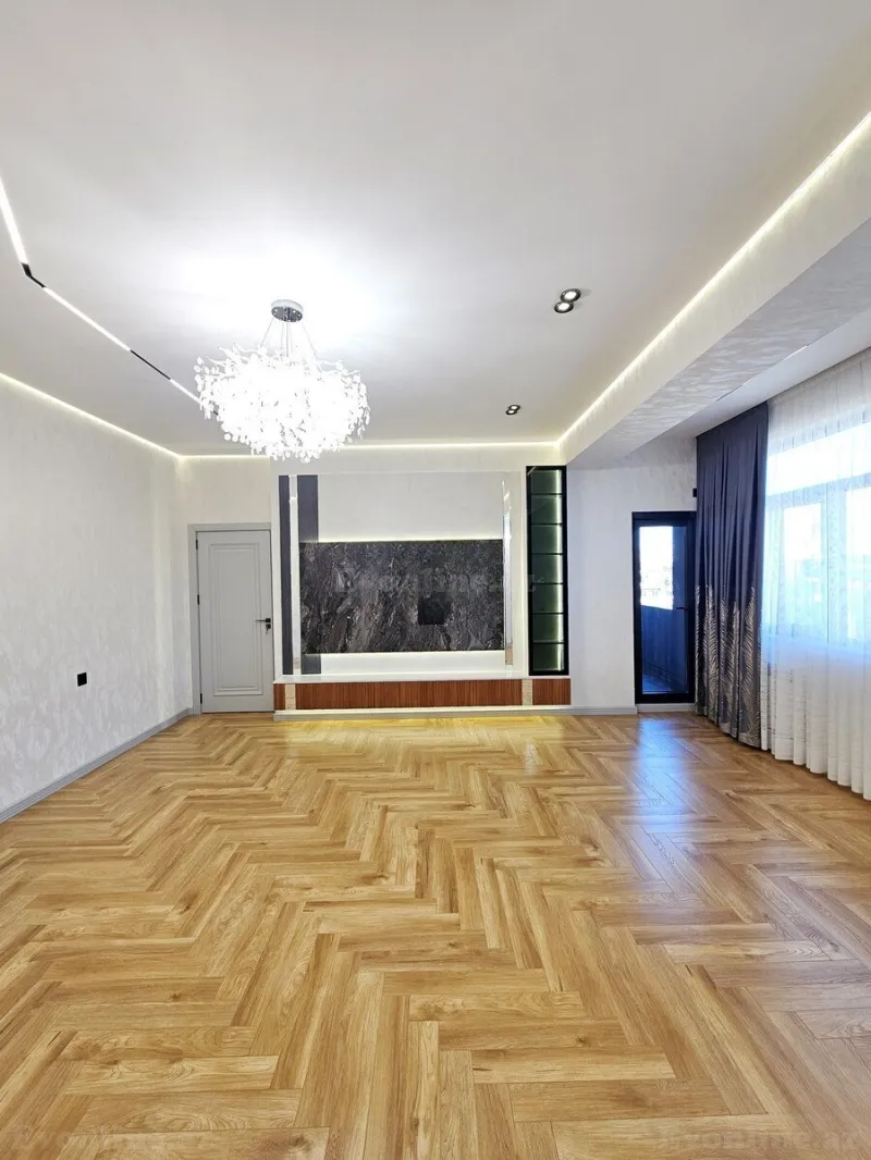 4 otaqlı Mənzil 110 m² Neftçilər m. Satılır