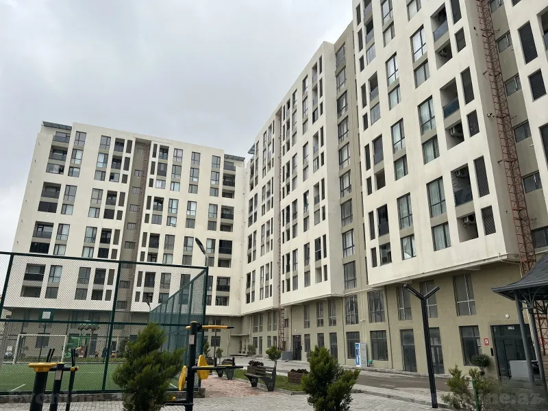 Bakı, Binəqədi r., 7-ci mikrorayonda 4 otaqlı mənzil satılır