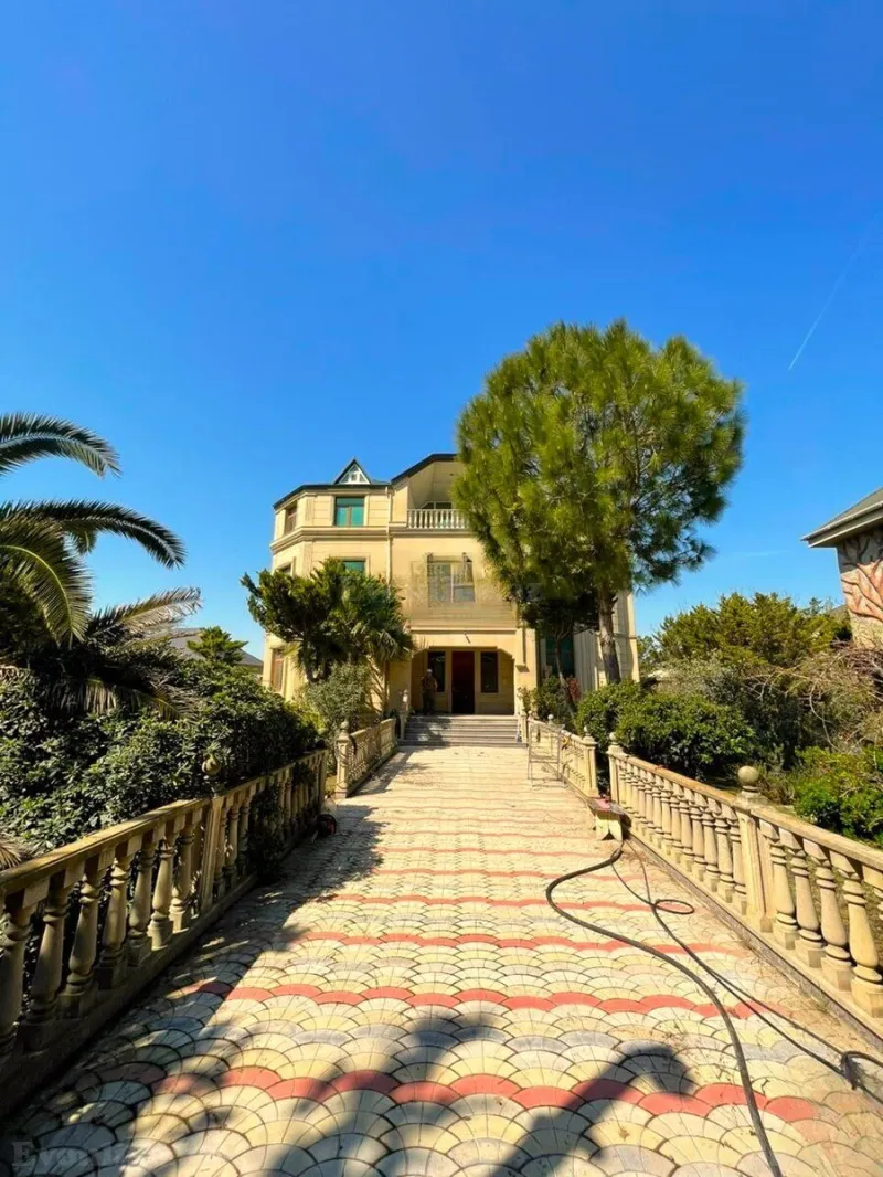 6 otaqlı Həyət evi 570 m² Mehdiabad Satılır