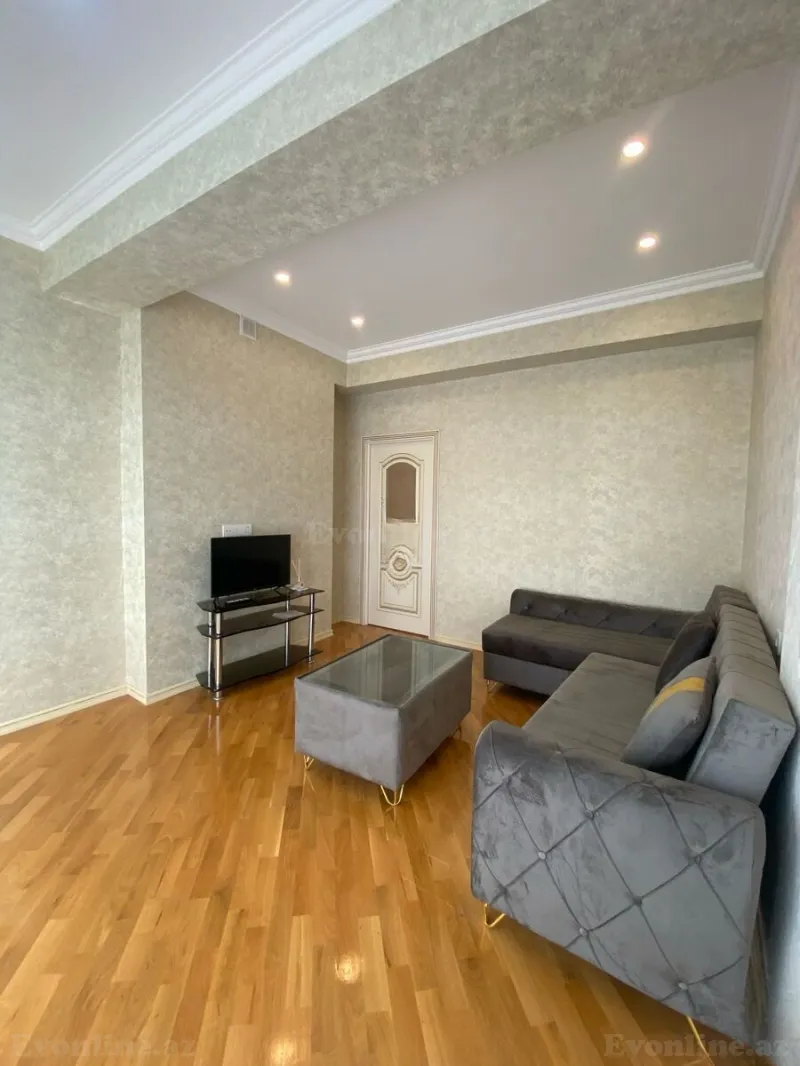 3 otaqlı Mənzil 70 m² Xətai r. Kirayə verilir