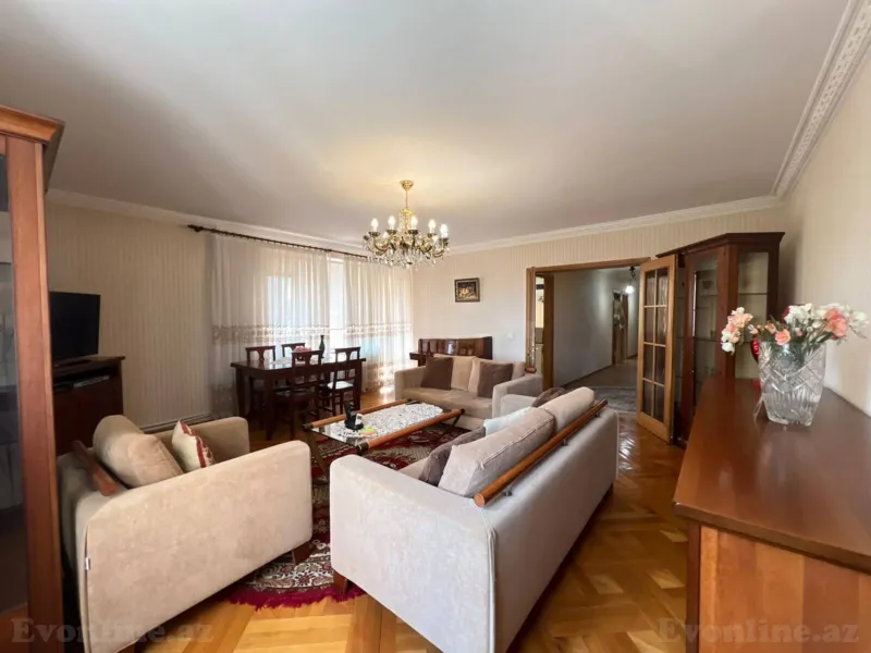 4 otaqlı Mənzil 120 m² Elmlər Akademiyası m. Kirayə verilir