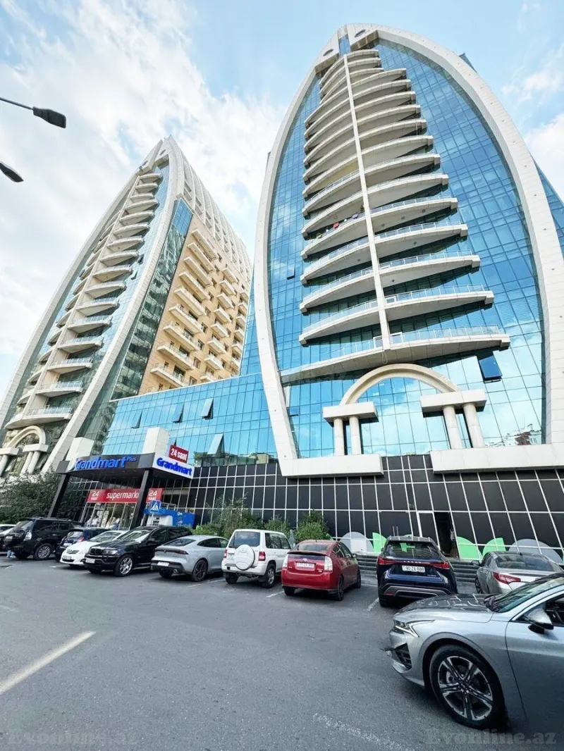 Bakı, Yasamal r., Elmlər Akademiyası m.da 4 otaqlı mənzil satılır