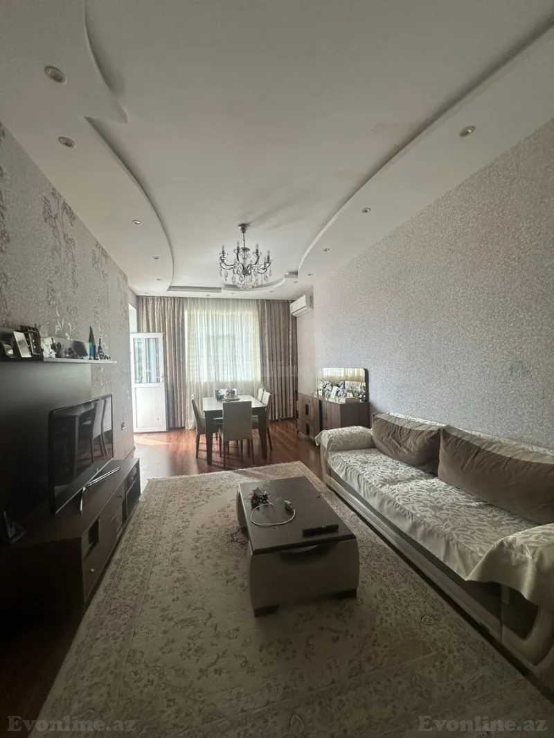 3 otaqlı Mənzil 102 m² 8-ci mikrorayon Satılır