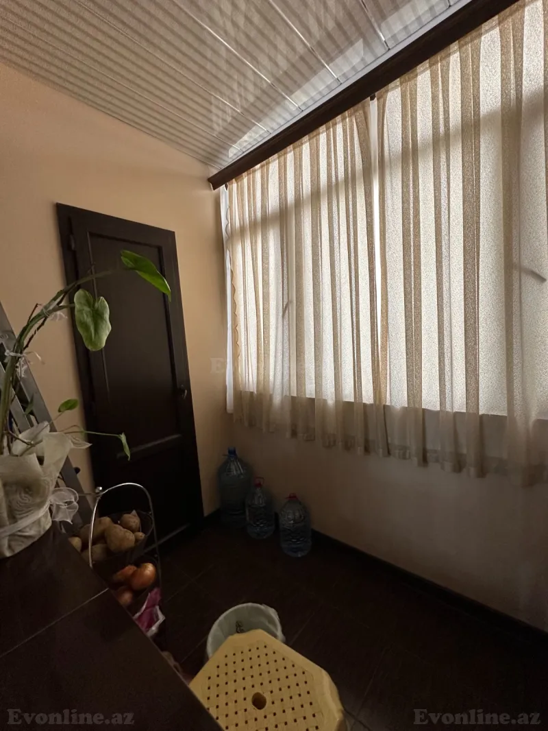 3 otaqlı köhnə tikili mənzil satılır — Bakıxanov, Bakı - şəkil 13
