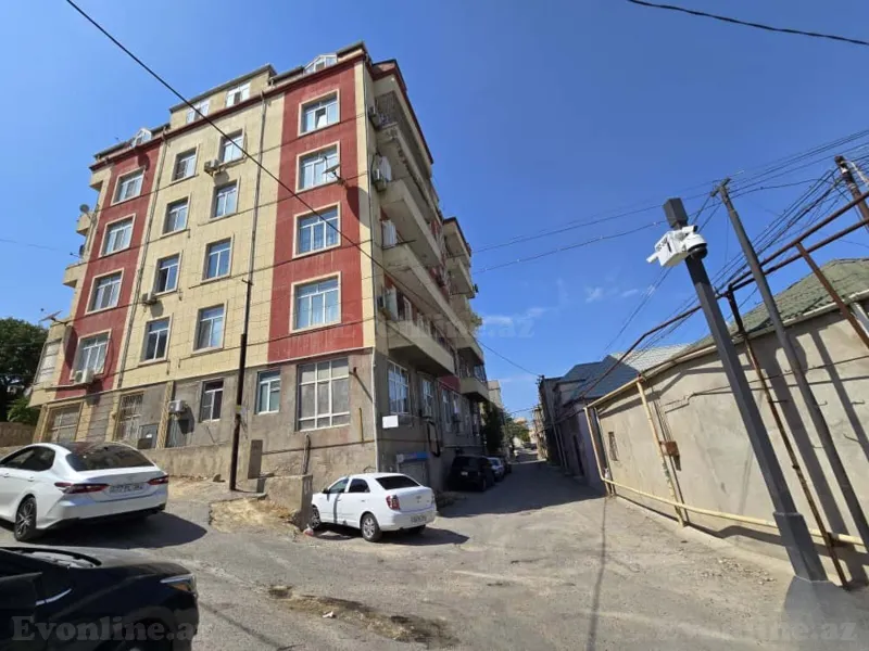 3 otaqlı Mənzil 85 m² İnşaatçılar m. Satılır