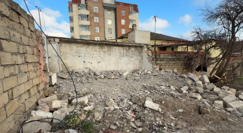Torpaq Bakıxanov Satılır