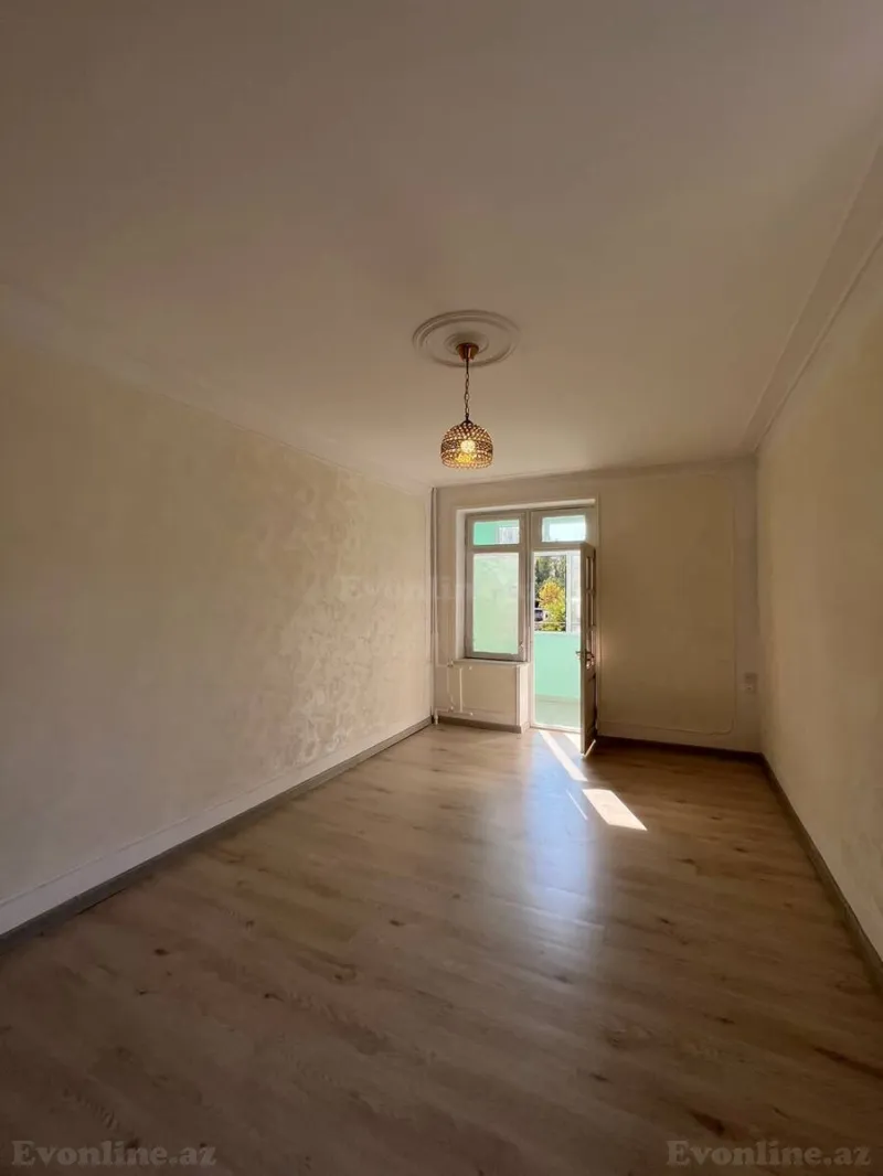 2 otaqlı köhnə tikili mənzil satılır — Qaraçuxur, Bakı - şəkil 2