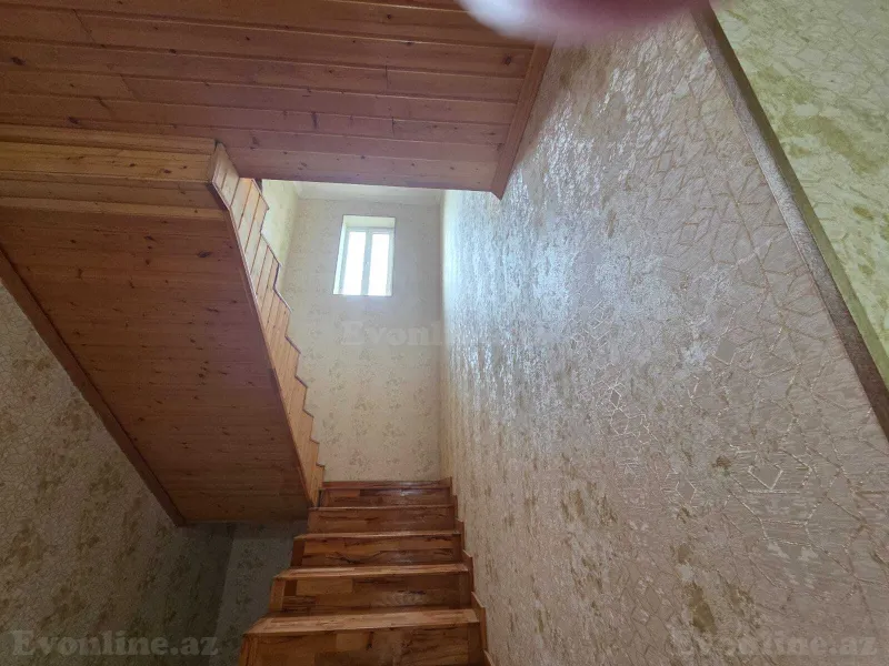 6 otaqlı Həyət evi 220 m² Əmircan Satılır