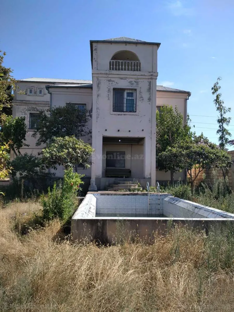 9 otaqlı Həyət evi 420 m² Novxanı Satılır