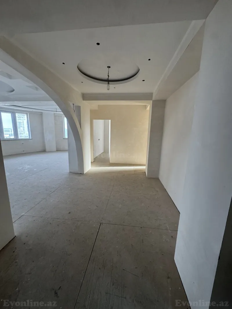 3 otaqlı Mənzil 155 m² 8-ci mikrorayon Satılır