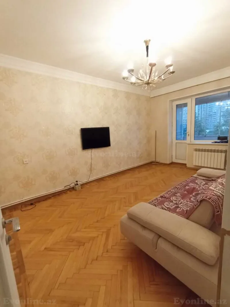3 otaqlı köhnə tikili mənzil kirayə verilir — 8 Noyabr m., Bakı