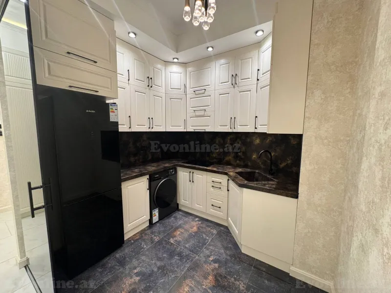 3 otaqlı Mənzil 104 m² 8 Noyabr m. Satılır