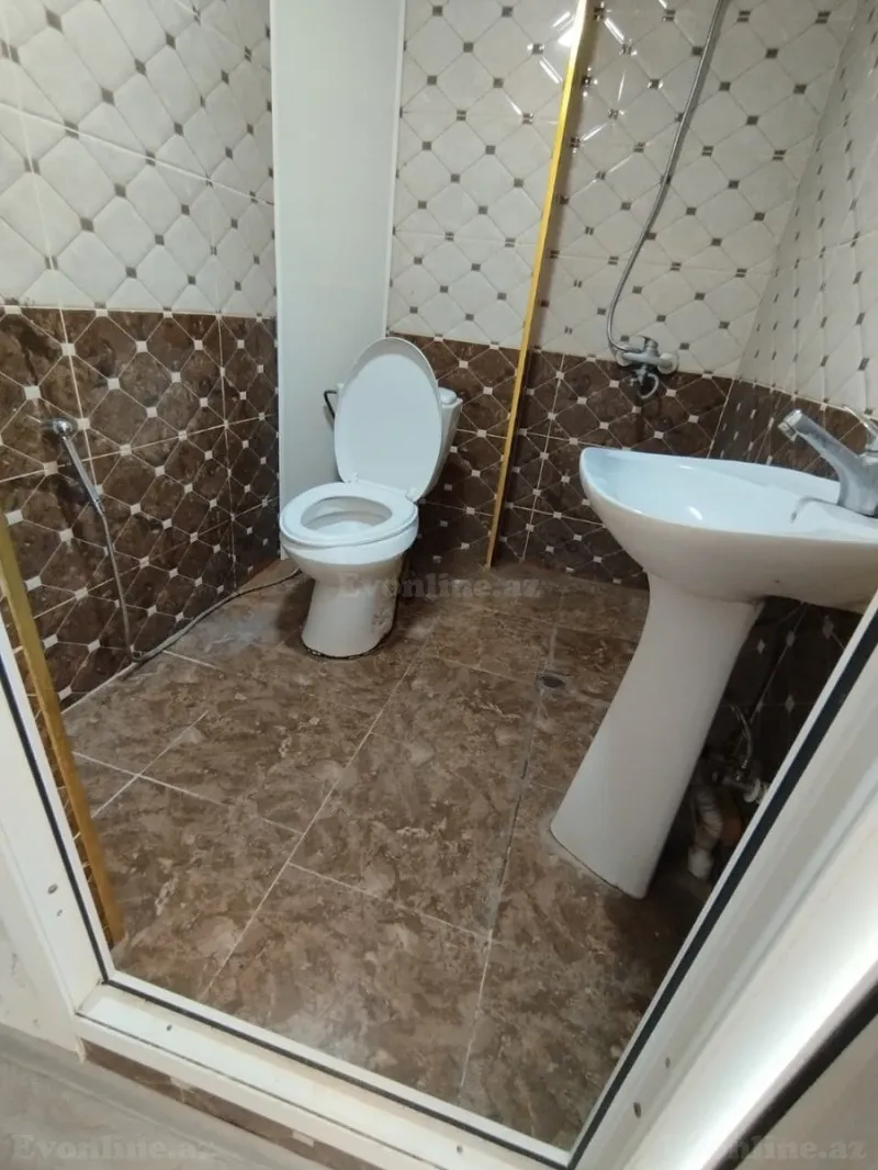 2 otaqlı yeni tikili mənzil satılır — Yeni Yasamal, Bakı - şəkil 14