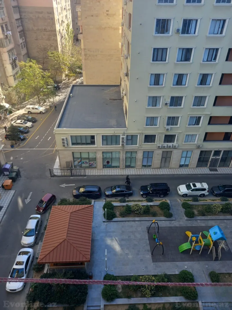 3 otaqlı Mənzil 80 m² Elmlər Akademiyası m. Satılır