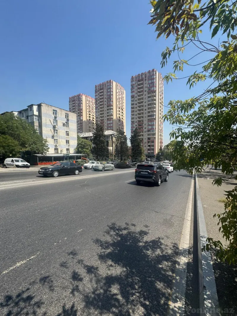 3 otaqlı Mənzil 55 m² İnşaatçılar m. Satılır