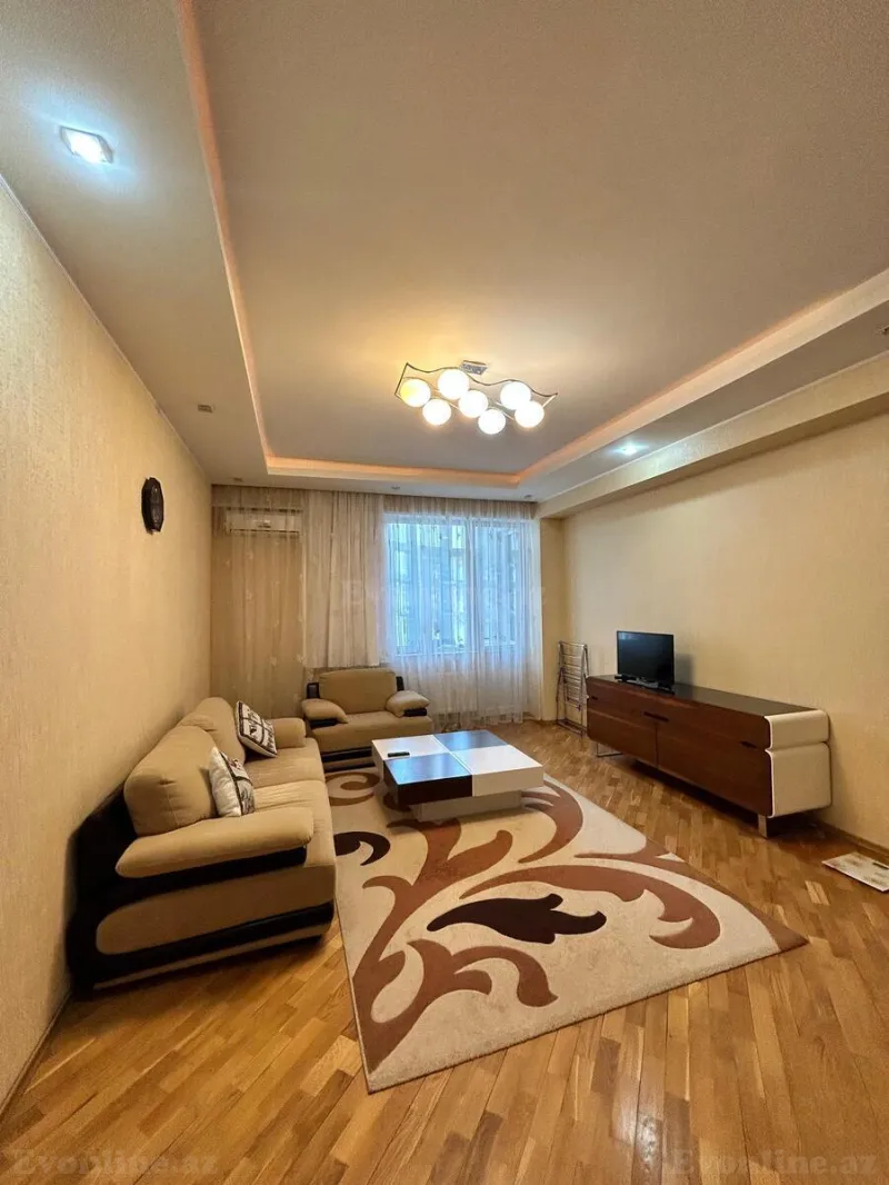 3 otaqlı Mənzil 110 m² Nizami m. Kirayə verilir