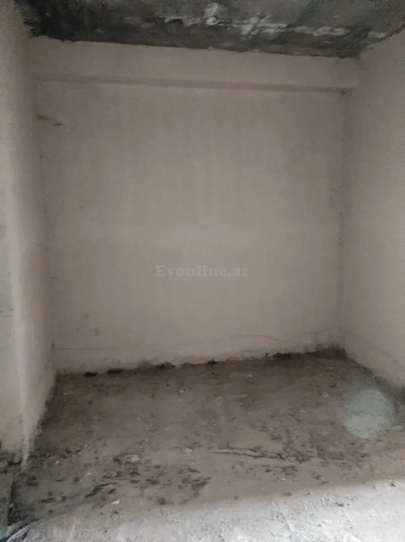 Bakı, Nizami r., Neftçilər m.da 2 otaqlı mənzil satılır
