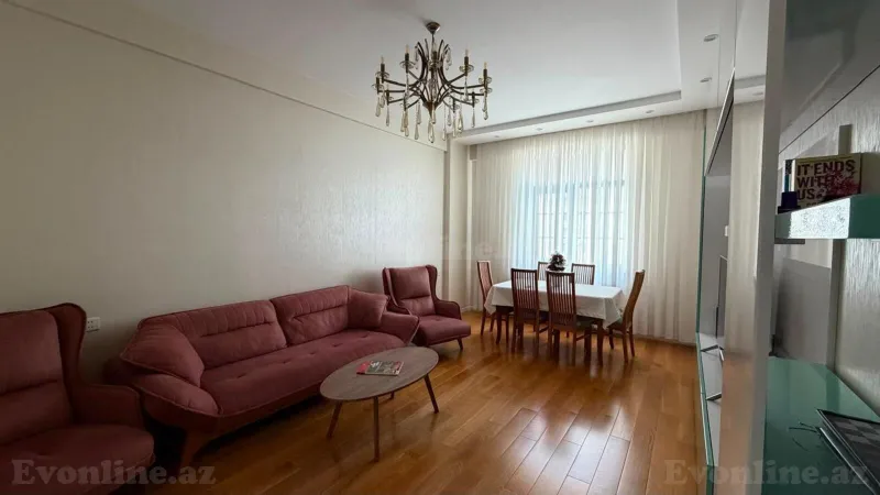 3 otaqlı Mənzil 130 m² Elmlər Akademiyası m. Kirayə verilir