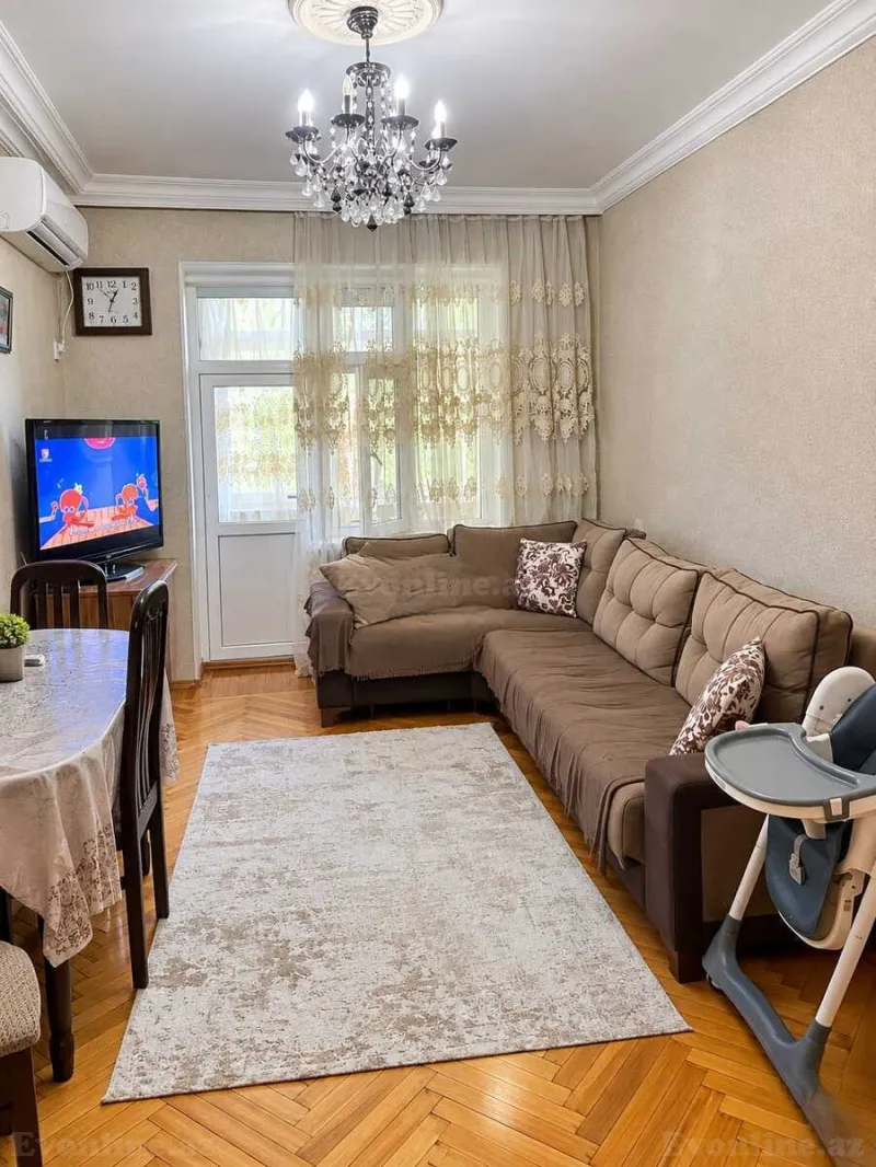 Bakı, Nizami r., Xalqlar Dostluğu m.da 4 otaqlı mənzil satılır