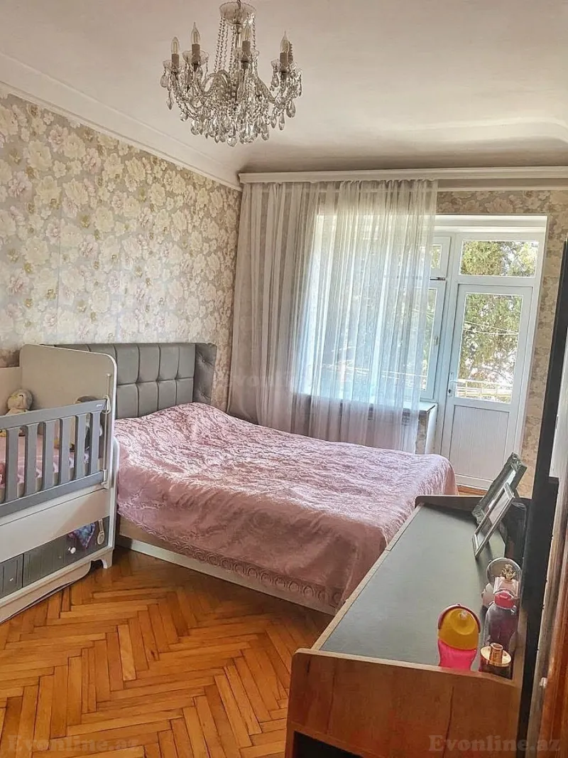 4 otaqlı köhnə tikili mənzil satılır — Xalqlar Dostluğu m., Bakı - şəkil 2