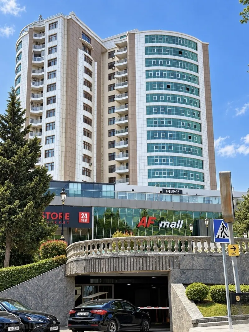 4 otaqlı Mənzil 230 m² 28 May m. Kirayə verilir