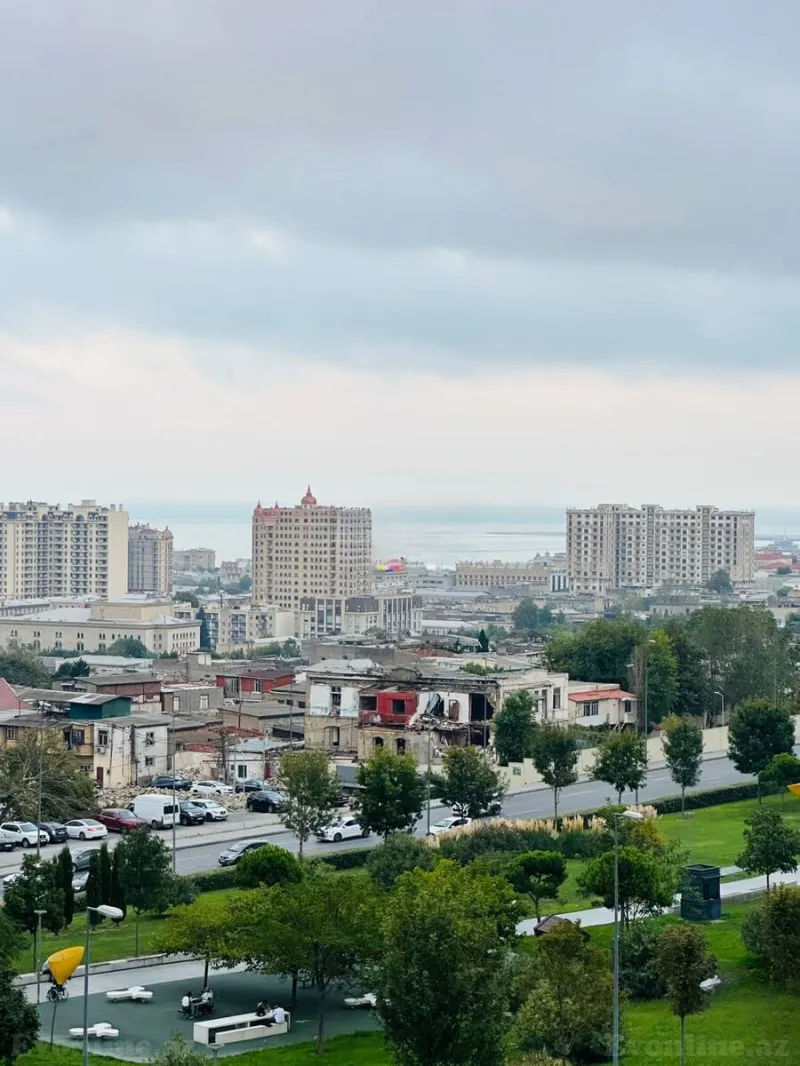 3 otaqlı Mənzil 100 m² Elmlər Akademiyası m. Kirayə verilir