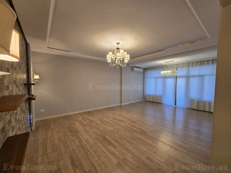 4 otaqlı Mənzil 196 m² İnşaatçılar m. Satılır