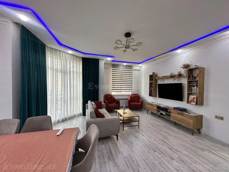 2 otaqlı Mənzil 92 m² Xətai r. Satılır