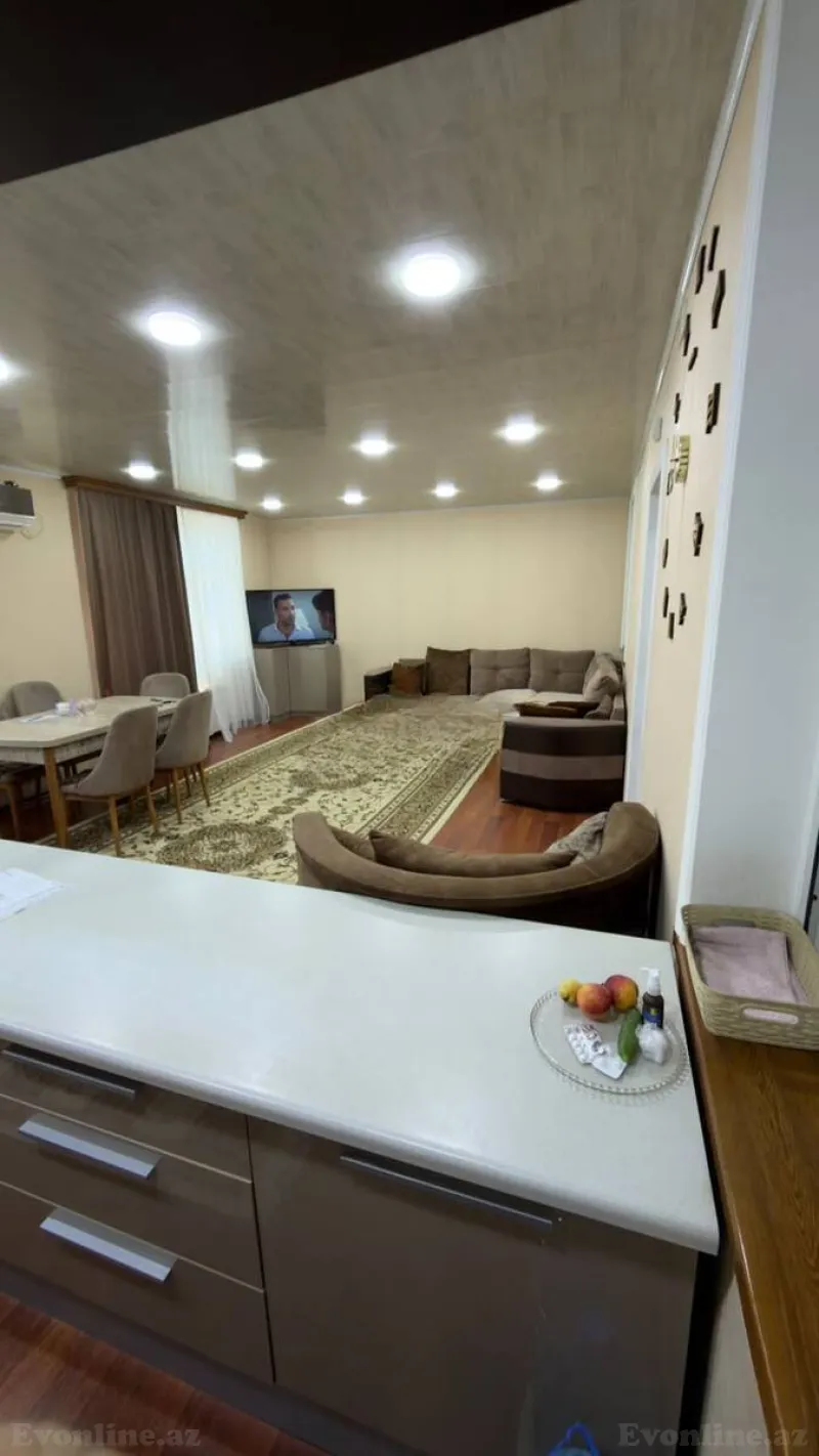 3 otaqlı köhnə tikili mənzil satılır — Memar Əcəmi m., Bakı