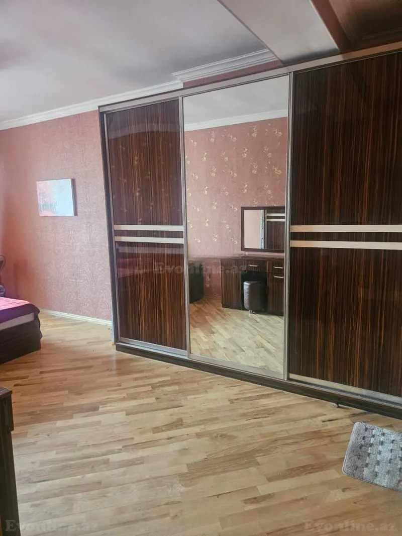 3 otaqlı Mənzil 140 m² 8 Noyabr m. Kirayə verilir
