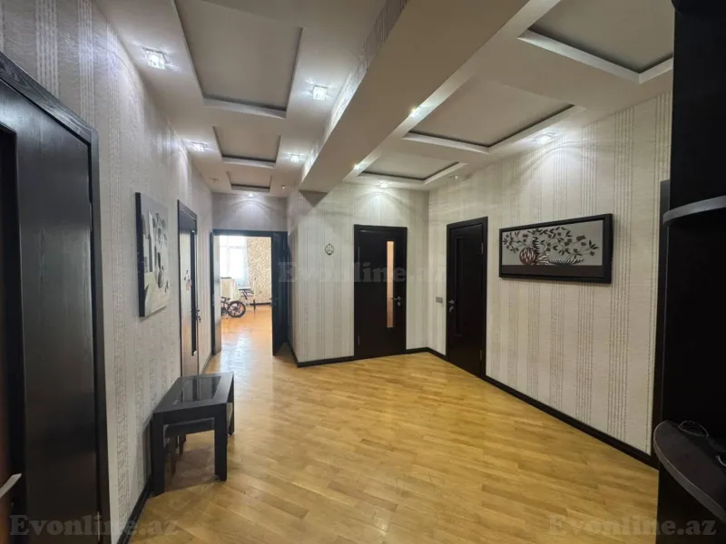 3 otaqlı Mənzil 130 m² Elmlər Akademiyası m. Satılır