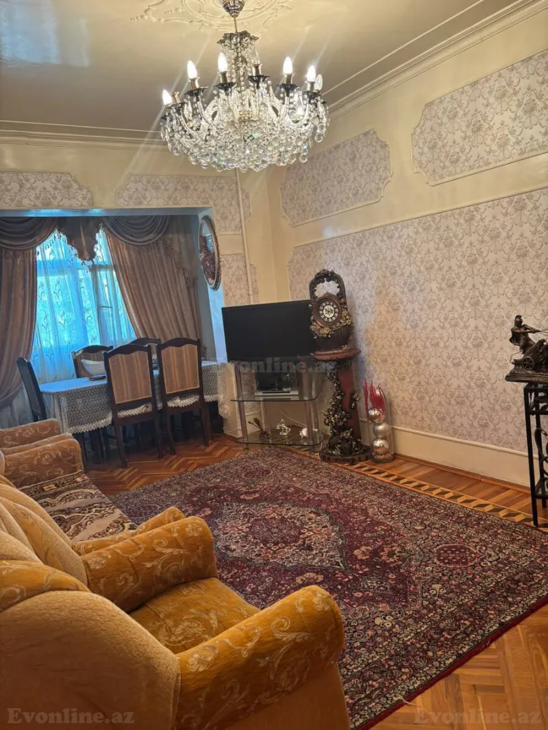 3 otaqlı Mənzil 80 m² 8-ci mikrorayon Satılır