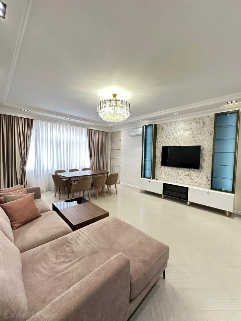 2 otaqlı Mənzil 108 m² 28 May m. Satılır