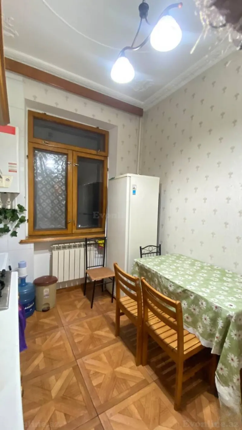 Bakı, Nəsimi r., 28 May m.da 2 otaqlı mənzil kirayə verilir