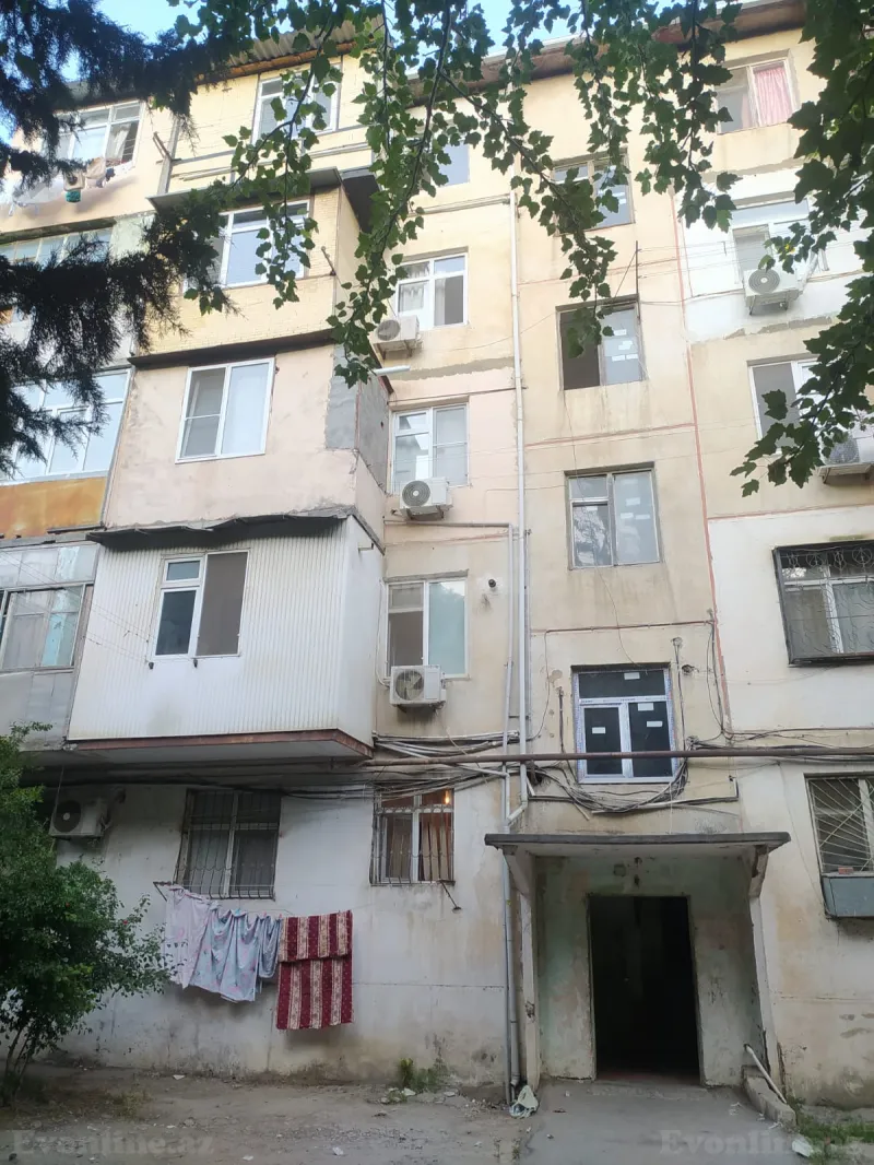 2 otaqlı köhnə tikili mənzil satılır — 4-cü mikrorayon, Bakı