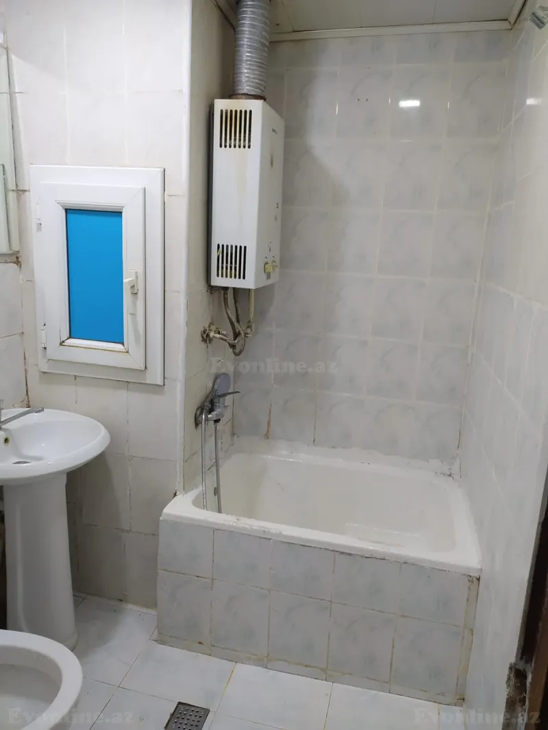 2 otaqlı köhnə tikili mənzil satılır — 4-cü mikrorayon, Bakı - şəkil 11