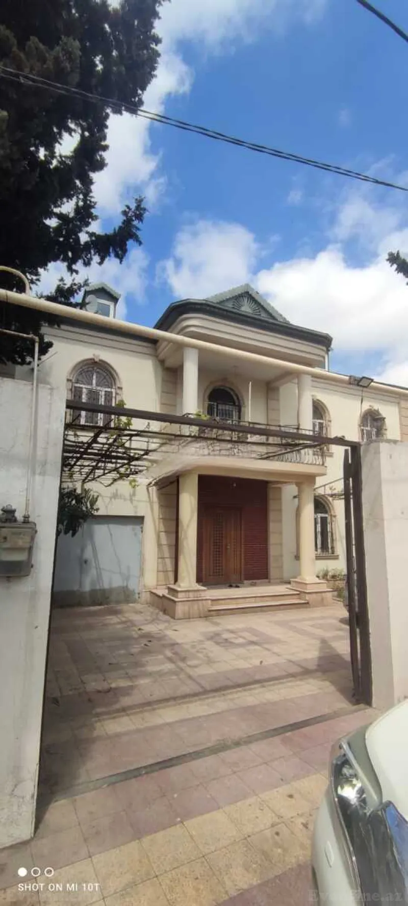 8 otaqlı Həyət evi 450 m² Sulutəpə Satılır